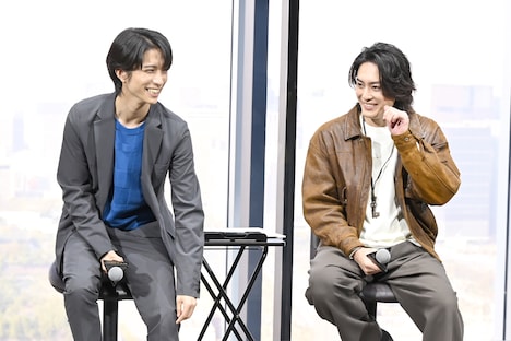 仲のいい田中樹（左）、間宮祥太朗（右）。