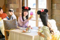 「ディズニー★JCBカード」新CM「踏み出す勇気」編より。 (c)Disney