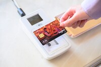 「ディズニー★JCBカード」新CM「踏み出す勇気」編より。 (c)Disney