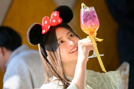 「ディズニー★JCBカード」新CM「踏み出す勇気」編より。 (c)Disney