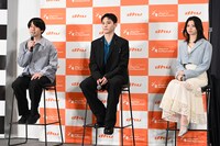 左から風間太樹監督、川西拓実、桜田ひより。