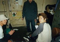 部室でくつろぐアジカン。