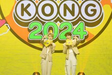 DAY2の司会を務めたZEROBASEONEのジャンハオとソン・ハンビン。