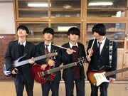 部室内で撮影された集合写真。