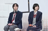 左から犬飼貴丈、松本穂香。