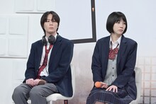 左から犬飼貴丈、松本穂香。