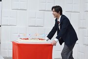 舞台稽古で退席したはずの中川大志が高橋海人（King & Prince）の誕生日ケーキとともに再登場。