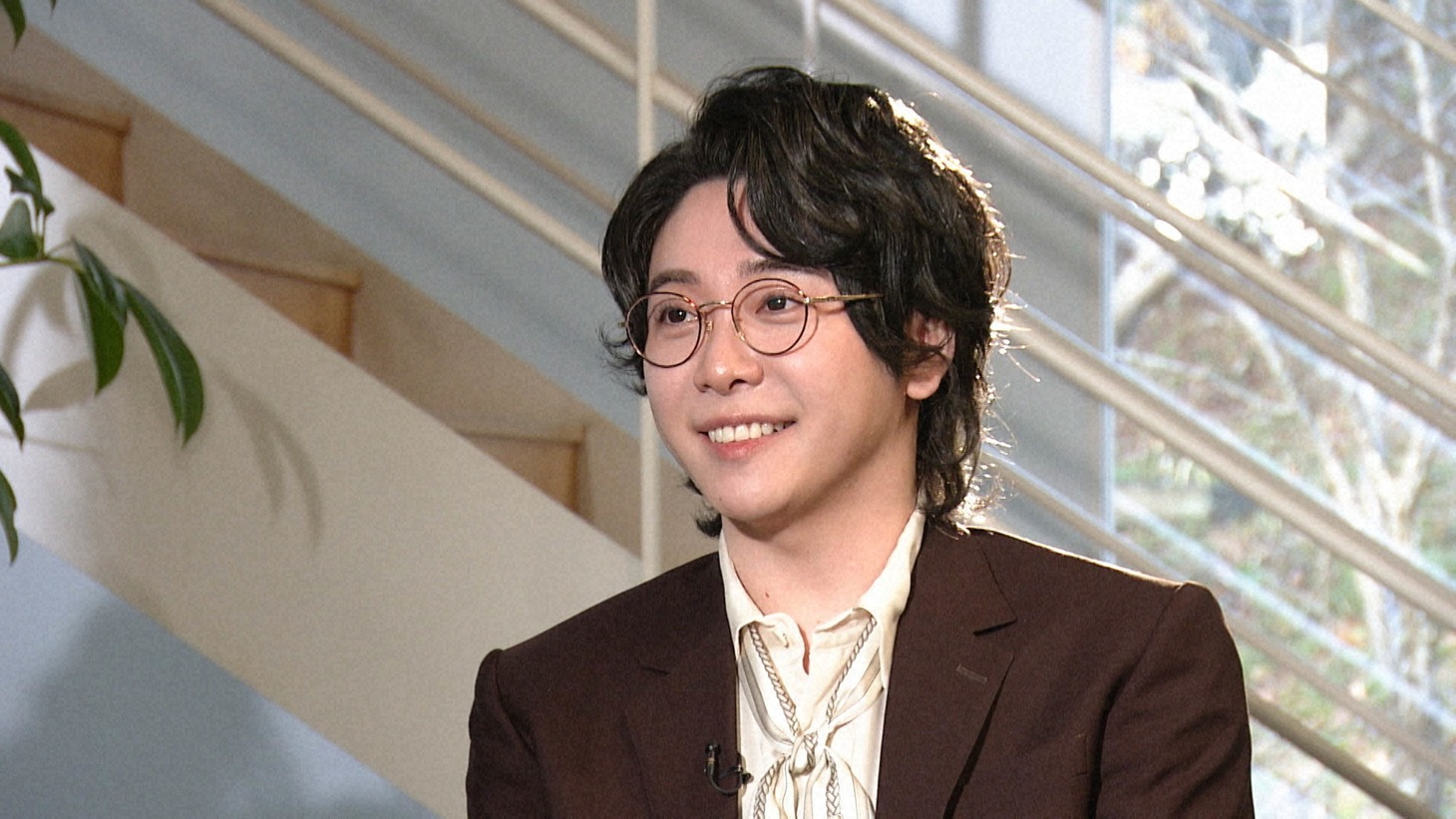 人気画像9位は「ミセス大森元貴が入江陵介に語る音作りの極意、NHK『スイッチインタビュー』」より、大森元貴（Mrs. GREEN APPLE）。（写真提供：NHK）