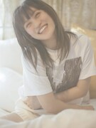 佐々木莉佳子（アンジュルム）フォトブック「girasol」より。（撮影：神戸健太郎）