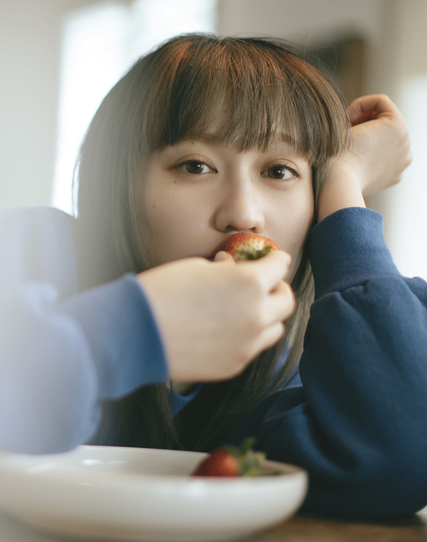 佐々木莉佳子（アンジュルム）のフォトブックより。（撮影：神戸健太郎）