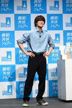 ジェスチャーゲームの難しさに苦悶の表情を浮かべる佐野勇斗（M!LK）。