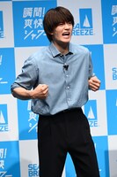 「夏休み」を表現する佐野勇斗（M!LK）。