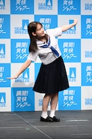 「組体操」を表現する畑芽育。