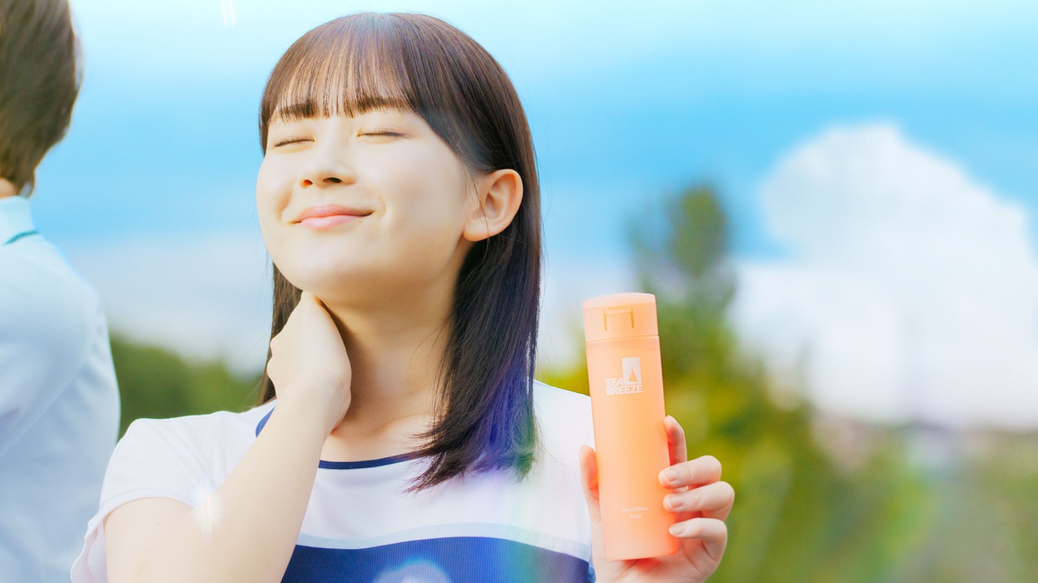 シーブリーズ新CM「瞬間！爽快シャワー」編より。