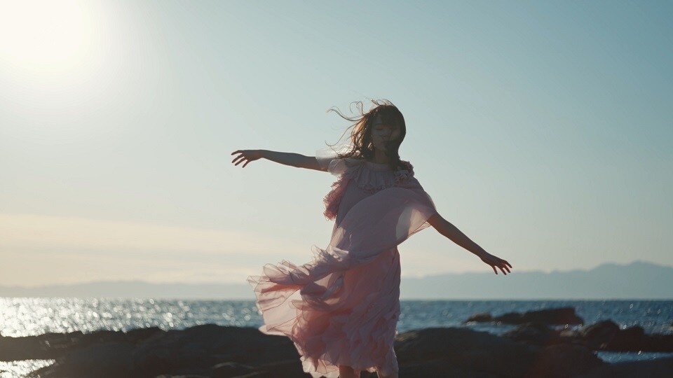 生田絵梨花「No one compares」MV公開、ステイホーム期間に初めて作詞作曲した楽曲
