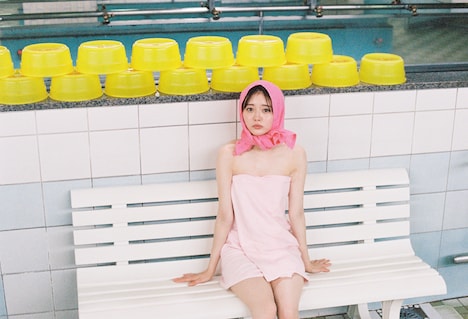 市川美織の2nd写真集「果汁29%」より。(c)川島小鳥 / 玄光社