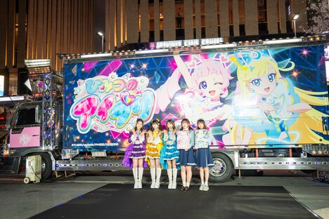 バズリウムトラック点灯式イベントの様子。