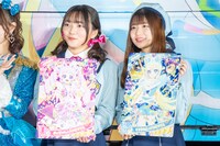 左から藤寺美徳、平塚紗依。