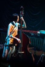 石川紅奈（Vo, B）