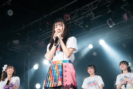 活動再開を発表する石原愛梨沙。