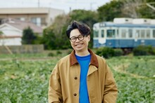 キャベツ畑と銚子電鉄と浜野謙太（在日ファンク）。（撮影：伊藤菜々子）