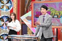 左から指原莉乃、濱家隆一（かまいたち）。