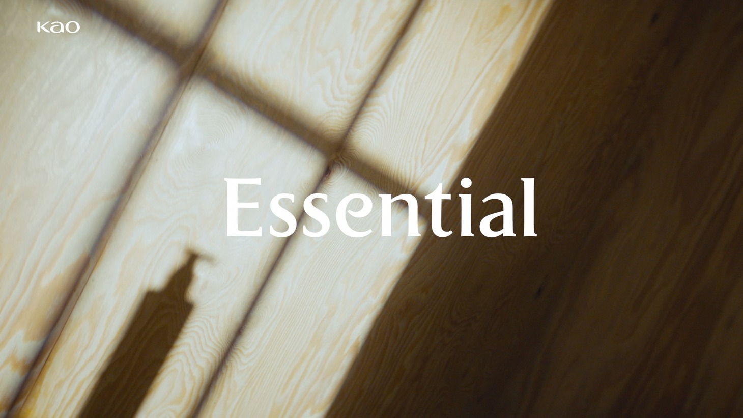 NewJeansを広告モデルに起用した「Essential Premium（エッセンシャル プレミアム）」CMより。