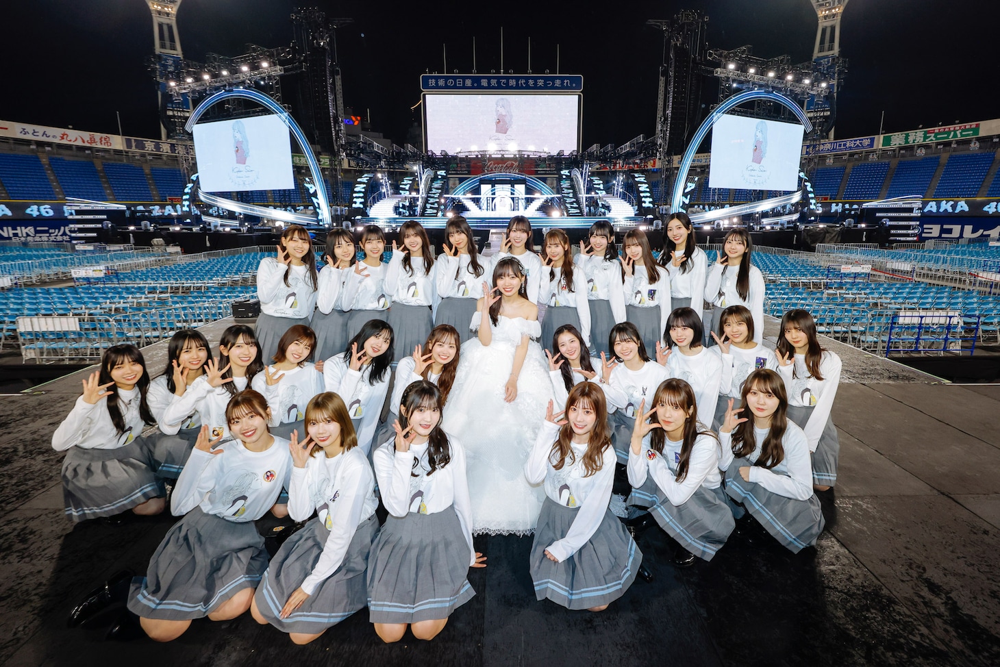 齊藤京子と日向坂46メンバー。（撮影：上山陽介）