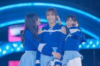 左から小坂菜緒、佐々木久美、河田陽菜。（撮影：上山陽介）