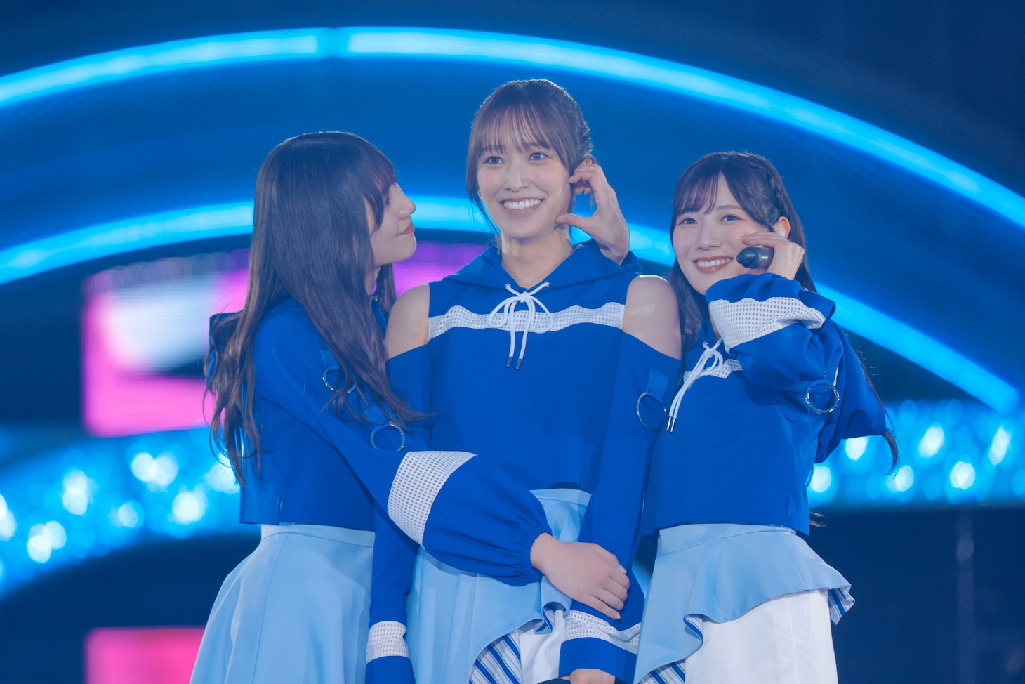 左から小坂菜緒、佐々木久美、河田陽菜。（撮影：上山陽介）
