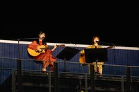 富田鈴花と松田好花による花ちゃんズ。（撮影：上山陽介）