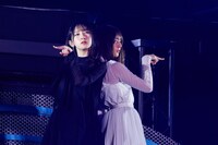 金村美玖と小坂菜緒。（撮影：上山陽介）