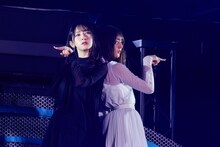 金村美玖と小坂菜緒。（撮影：上山陽介）