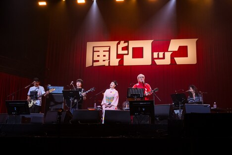 豪華すぎる前座パフォーマンスの様子。(撮影:石井麻木)