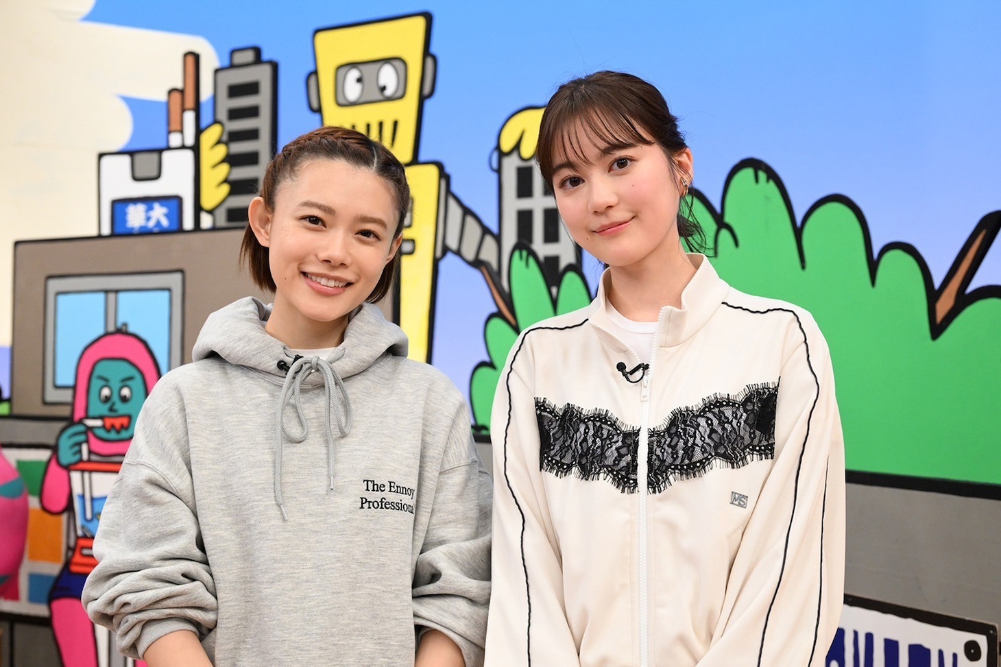 左から杉咲花、生田絵梨花。(c)カンテレ