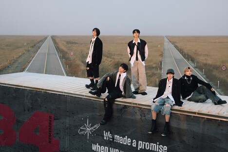 TOMORROW X TOGETHER (p)&(c) BIGHIT MUSIC