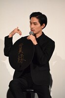 コンビニでのエピソードを披露する錦戸亮。