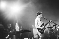 GRAPEVINE、Kroi、toconomaがそれぞれの音楽とスタイルをぶつけた熱狂のステージ