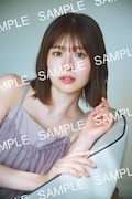 松田好花(日向坂46)の1st写真集「振り向いて」TSUTAYA特典ポストカード(撮影:岡本武志 / 講談社)