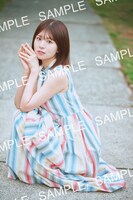 松田好花（日向坂46）の1st写真集「振り向いて」コーチャンフォー特典ポストカード（撮影：岡本武志 / 講談社）