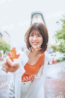 松田好花（日向坂46）の1st写真集「振り向いて」楽天ブックス特典ポストカード（撮影：岡本武志 / 講談社）