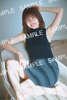 松田好花（日向坂46）の1st写真集「振り向いて」三省堂書店特典ポストカード（撮影：岡本武志 / 講談社）