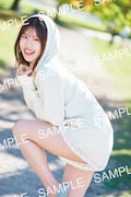 松田好花(日向坂46)の1st写真集「振り向いて」SHIBUYA TSUTAYA特典ポストカード(撮影:岡本武志 / 講談社)