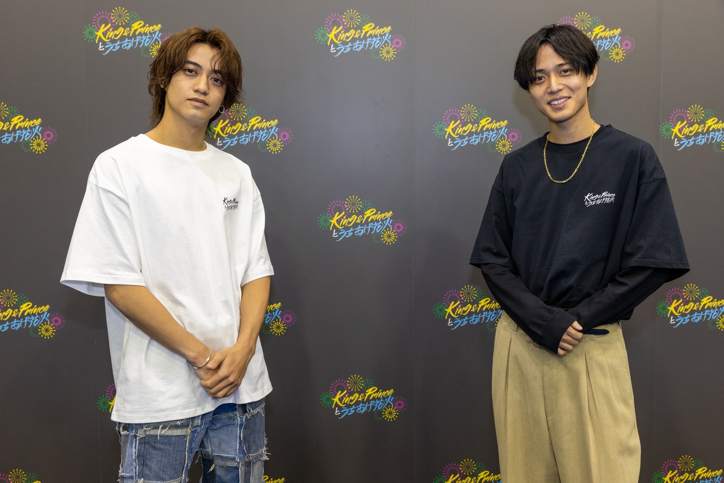 囲み取材に応えたKing & Prince。