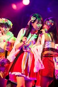虹のコンキスタドール「『マイレージラブツアー！～キミとふたり飛べたらいいなあ♡Supported by ANA～』新宿BLAZE ～虹コン10周年特別公演～」の様子。
