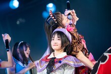 虹のコンキスタドール「『マイレージラブツアー！～キミとふたり飛べたらいいなあ♡Supported by ANA～』新宿BLAZE ～虹コン10周年特別公演～」の様子。