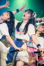 虹のコンキスタドール「『マイレージラブツアー！～キミとふたり飛べたらいいなあ♡Supported by ANA～』新宿BLAZE ～虹コン10周年特別公演～」の様子。