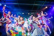 虹のコンキスタドール「『マイレージラブツアー！～キミとふたり飛べたらいいなあ♡Supported by ANA～』新宿BLAZE ～虹コン10周年特別公演～」の様子。
