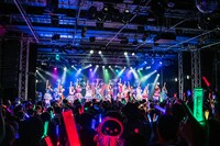 虹のコンキスタドール「『マイレージラブツアー！～キミとふたり飛べたらいいなあ♡Supported by ANA～』新宿BLAZE ～虹コン10周年特別公演～」の様子。