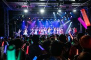 虹のコンキスタドール「『マイレージラブツアー！～キミとふたり飛べたらいいなあ♡Supported by ANA～』新宿BLAZE ～虹コン10周年特別公演～」の様子。